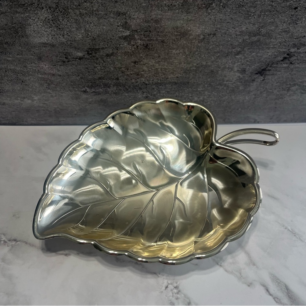 Leaf-Shaped Decorative Dish